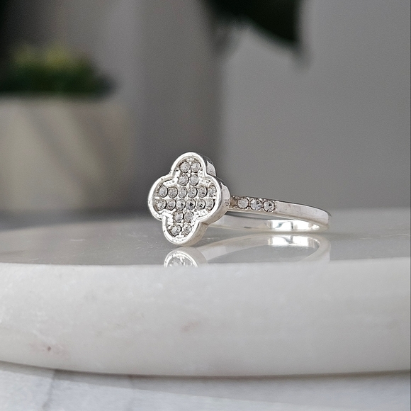 Clover Pavé Ring, Charmed Aroma - Picture 3 of 4